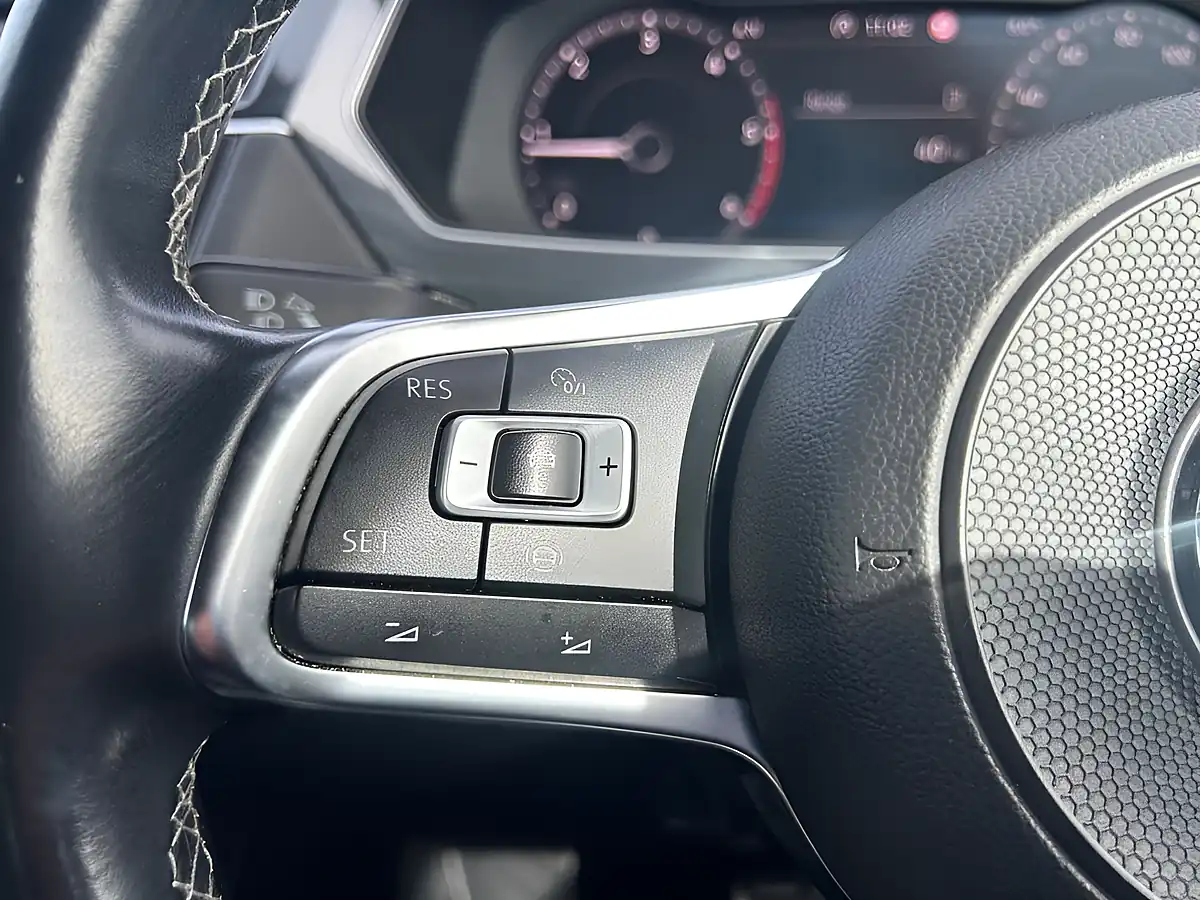 Used 2018 Volkswagen Tiguan R-Line White - Interior and Exterior details 18