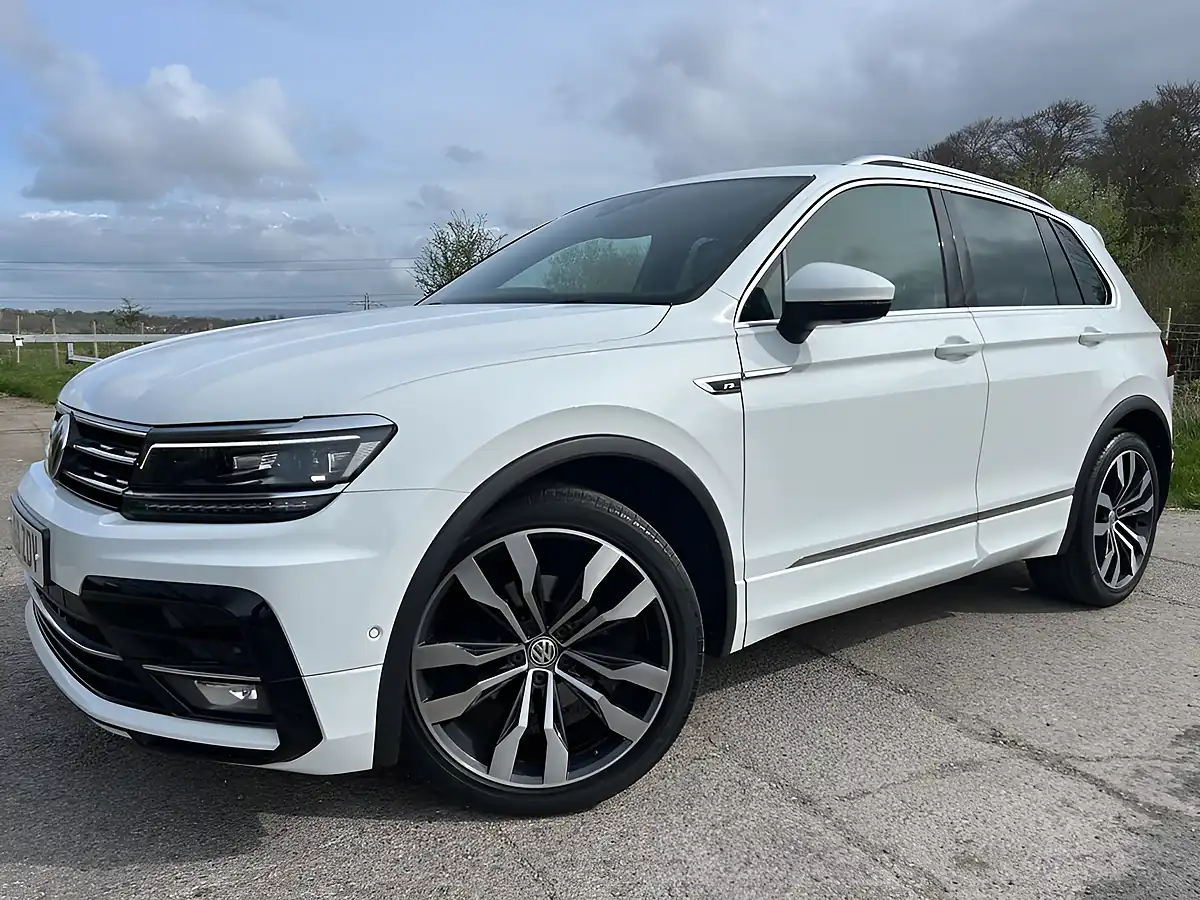 Used 2018 Volkswagen Tiguan R-Line White - Interior and Exterior details 4