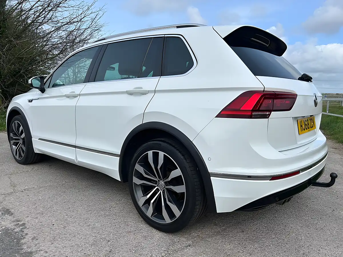 Used 2018 Volkswagen Tiguan R-Line White - Interior and Exterior details 6