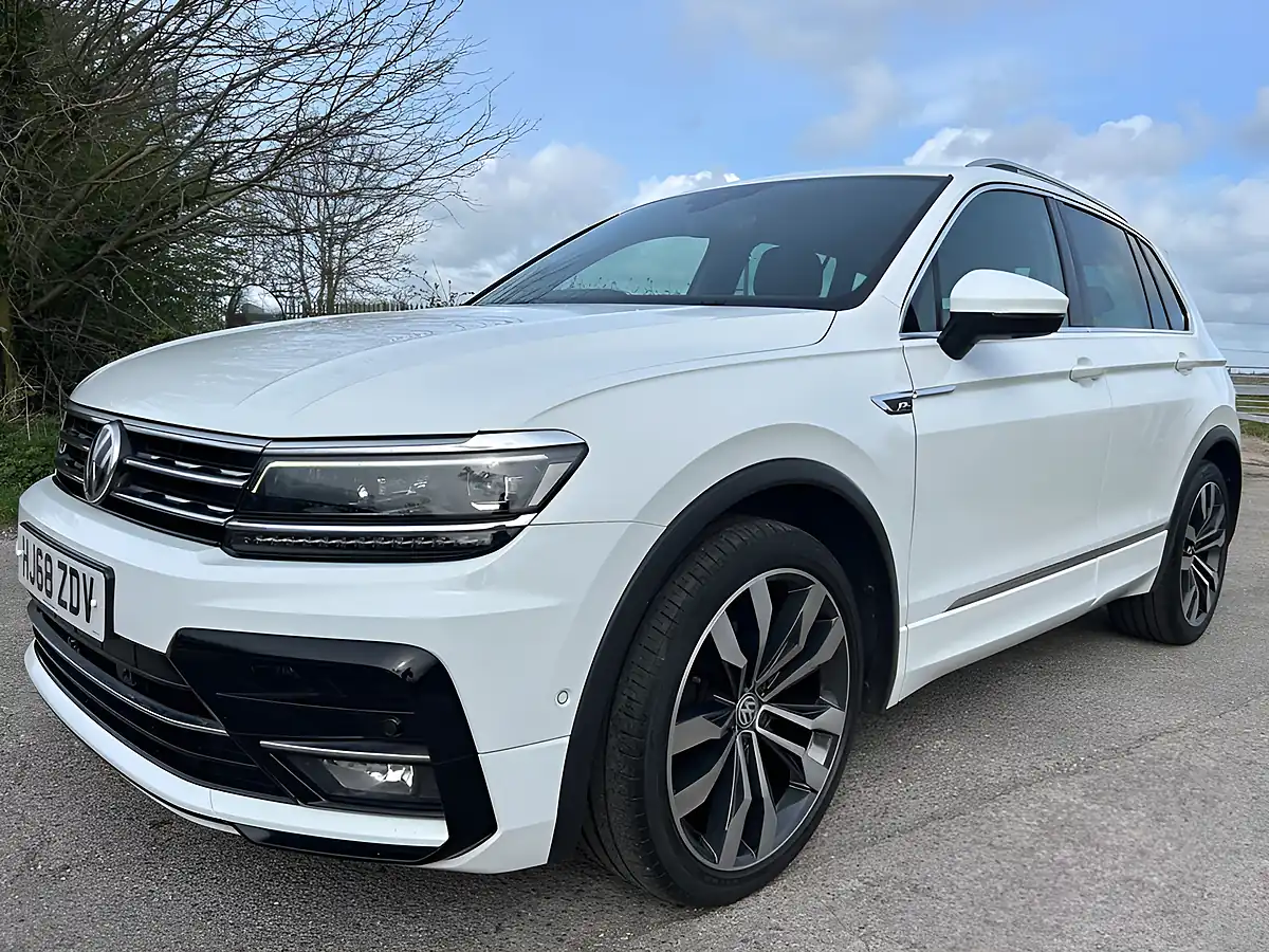 Used 2018 Volkswagen Tiguan R-Line White - Interior and Exterior details 8