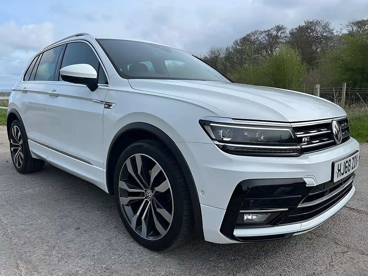 Used 2018 Volkswagen Tiguan R-Line White - Interior and Exterior details 9