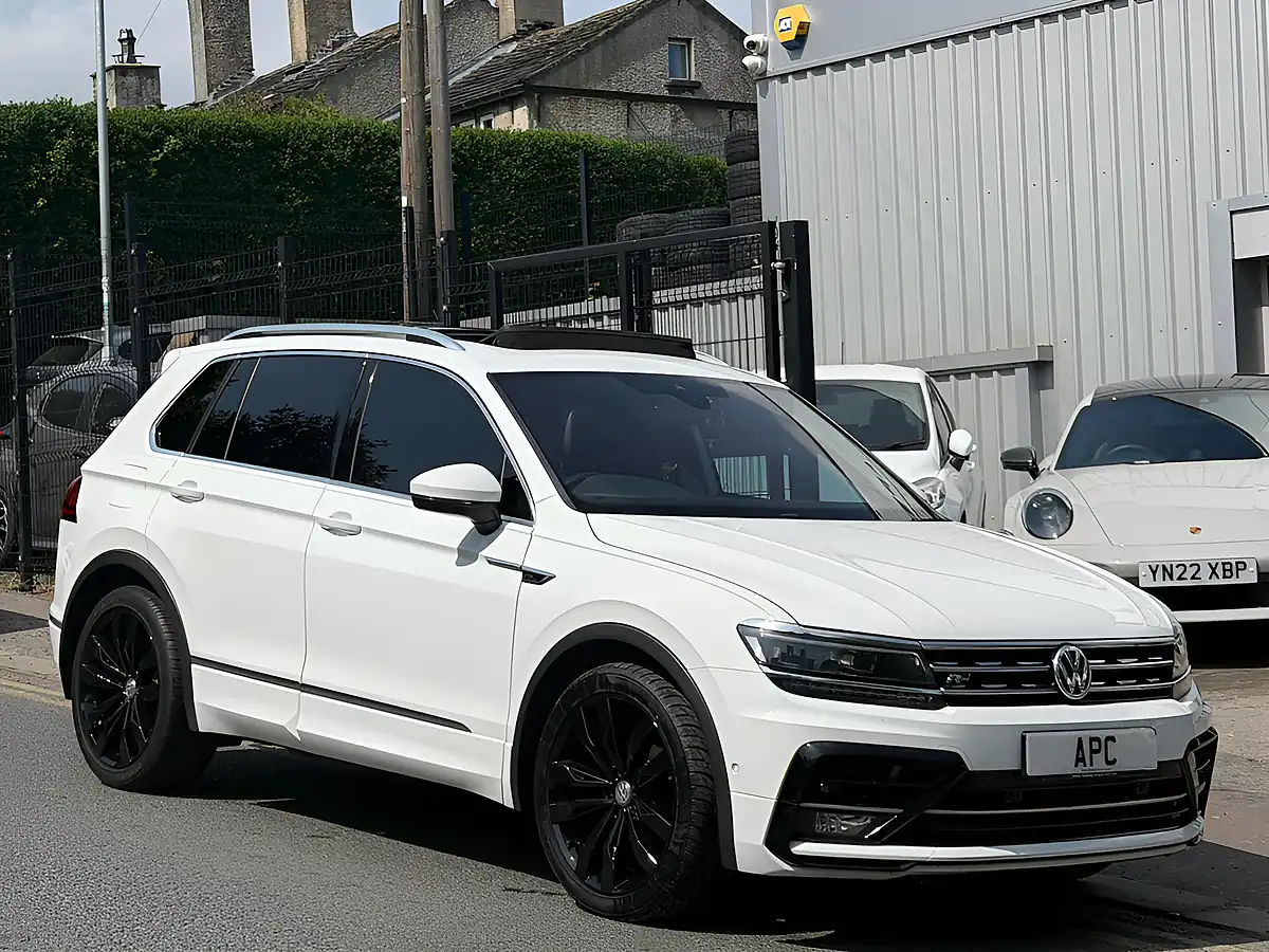 Used 2018 Volkswagen Tiguan R-Line White - Interior and Exterior details 11