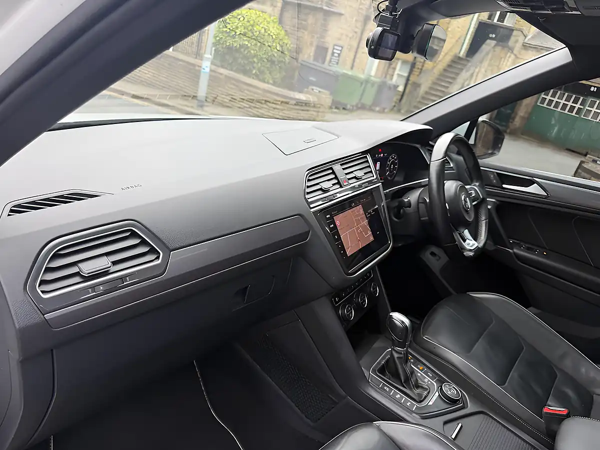 Used 2018 Volkswagen Tiguan R-Line White - Interior and Exterior details 18