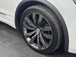 Used 2018 Volkswagen Tiguan R-Line White - Interior and Exterior details 14