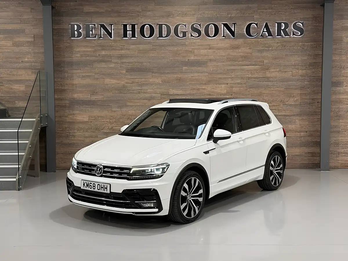 Used 2018 Volkswagen Tiguan R-Line White - Front View