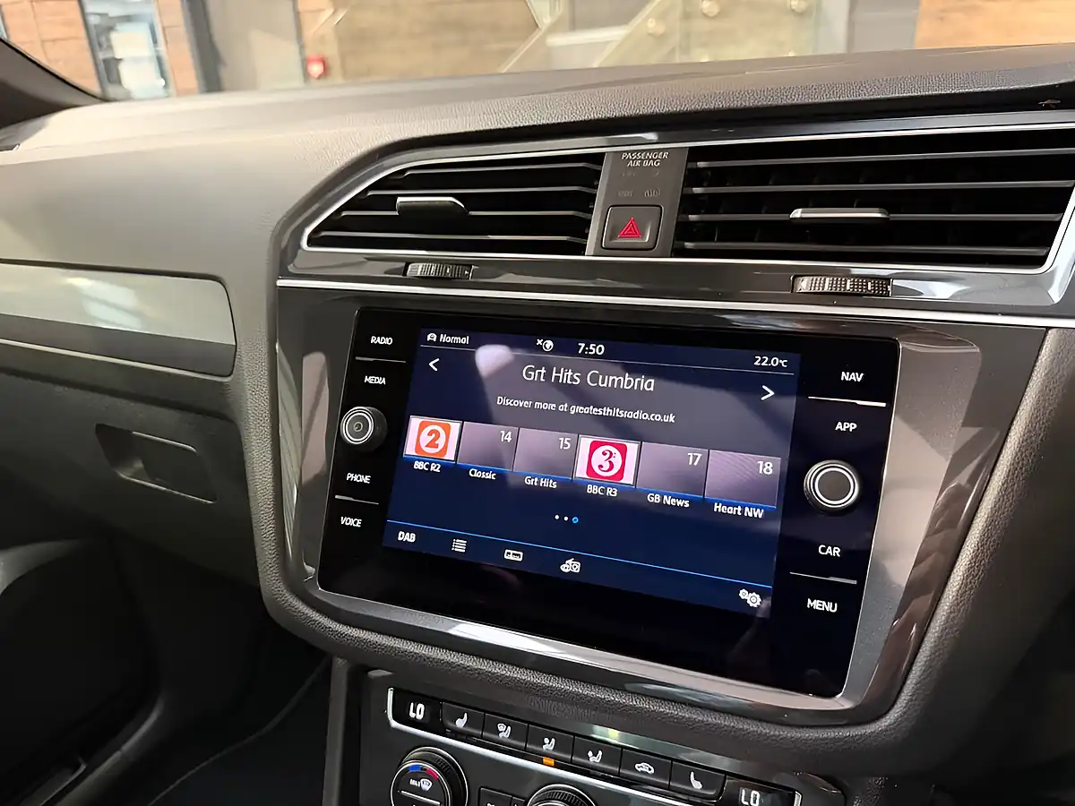Used 2018 Volkswagen Tiguan R-Line White - Interior and Exterior details 12