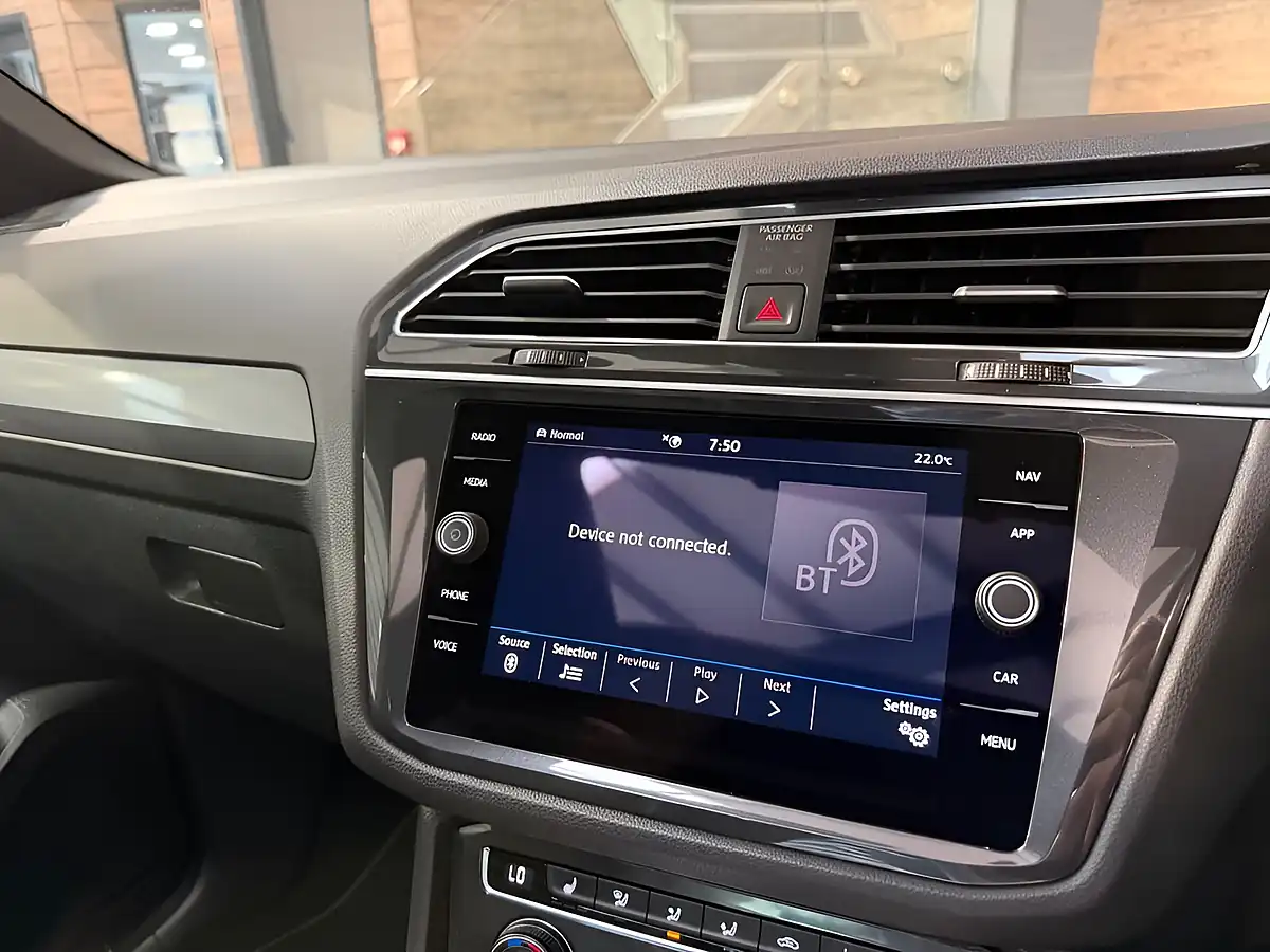Used 2018 Volkswagen Tiguan R-Line White - Interior and Exterior details 13