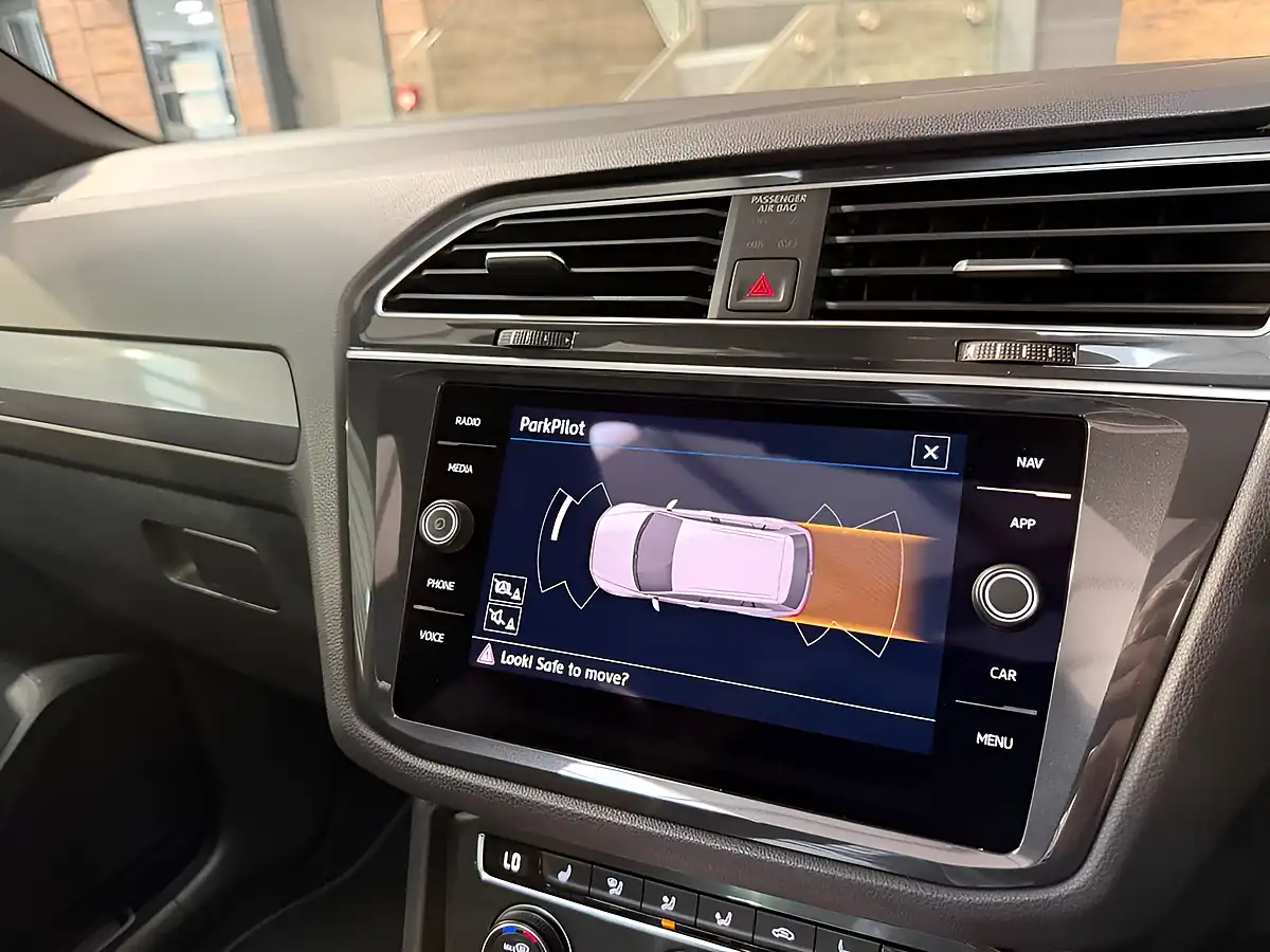 Used 2018 Volkswagen Tiguan R-Line White - Interior and Exterior details 14