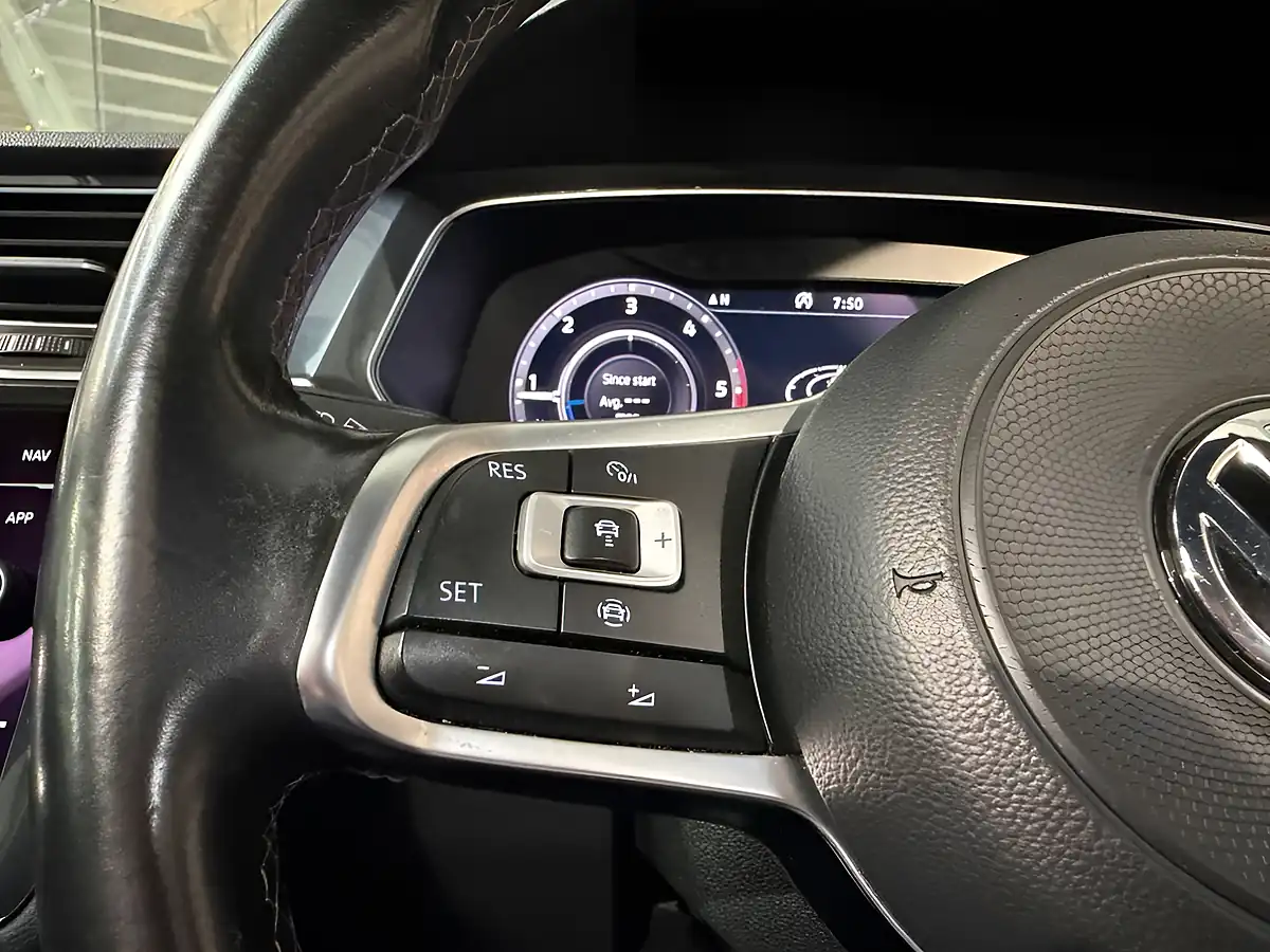 Used 2018 Volkswagen Tiguan R-Line White - Interior and Exterior details 15