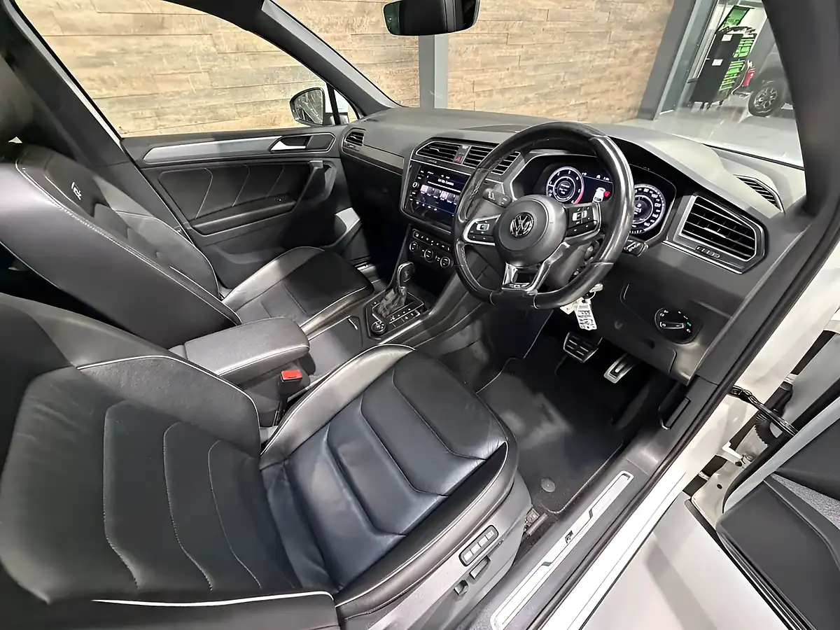 Used 2018 Volkswagen Tiguan R-Line White - Interior and Exterior details 7