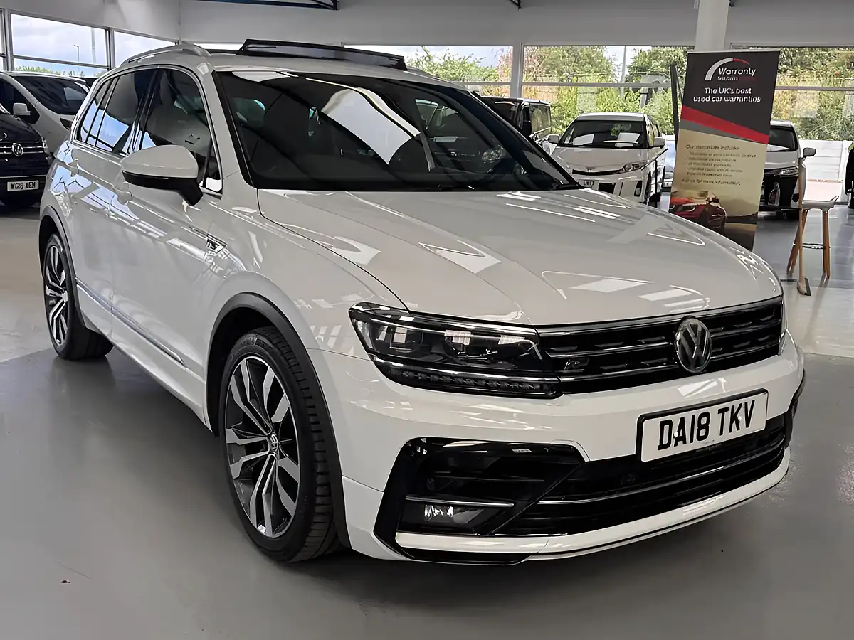 Used 2018 Volkswagen Tiguan R-Line White - Front View