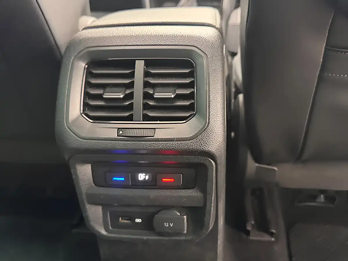 Used 2018 Volkswagen Tiguan R-Line White - Interior and Exterior details 16