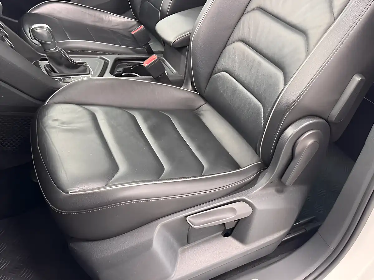 Used 2018 Volkswagen Tiguan R-Line White - Interior and Exterior details 18