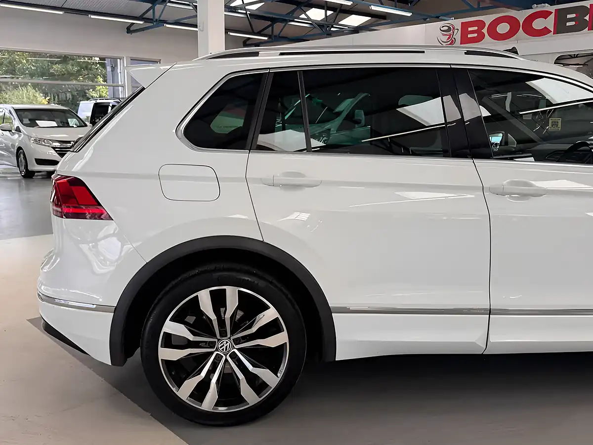 Used 2018 Volkswagen Tiguan R-Line White - Interior and Exterior details 19