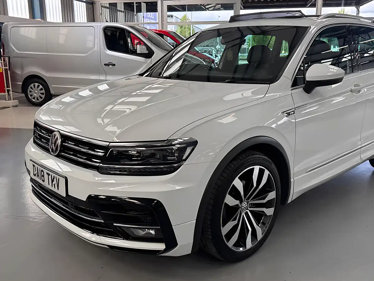 Used 2018 Volkswagen Tiguan R-Line White - Interior and Exterior details 3