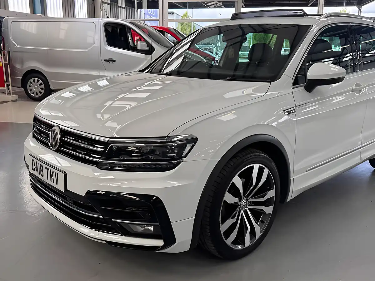 Used 2018 Volkswagen Tiguan R-Line White - Interior and Exterior details 8
