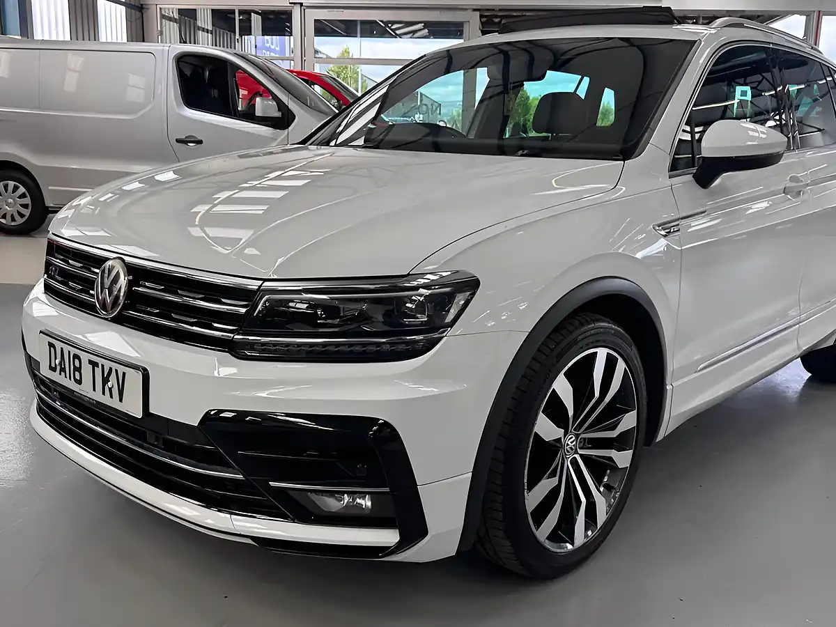 Used 2018 Volkswagen Tiguan R-Line White - Interior and Exterior details 9