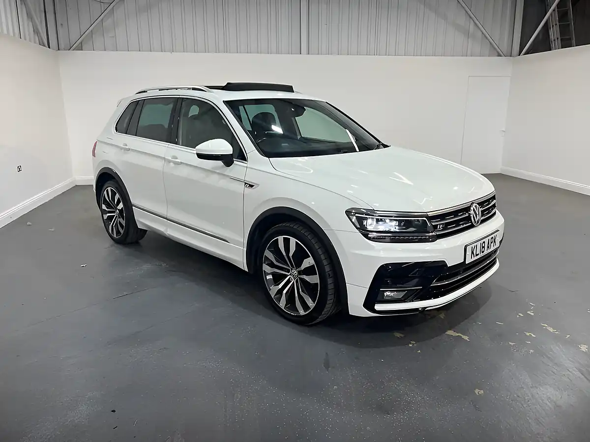 Used 2018 Volkswagen Tiguan R-Line White - Front View