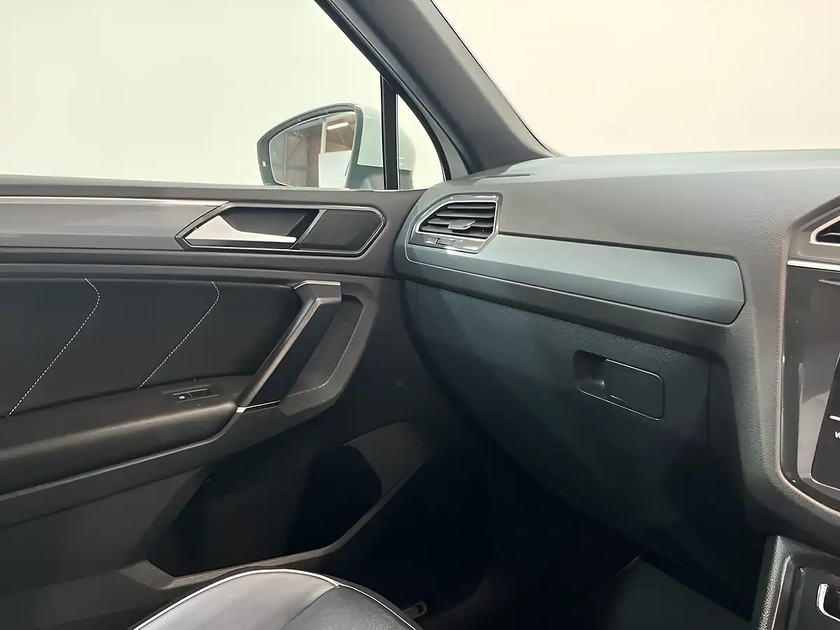 Used 2018 Volkswagen Tiguan R-Line White - Interior and Exterior details 13