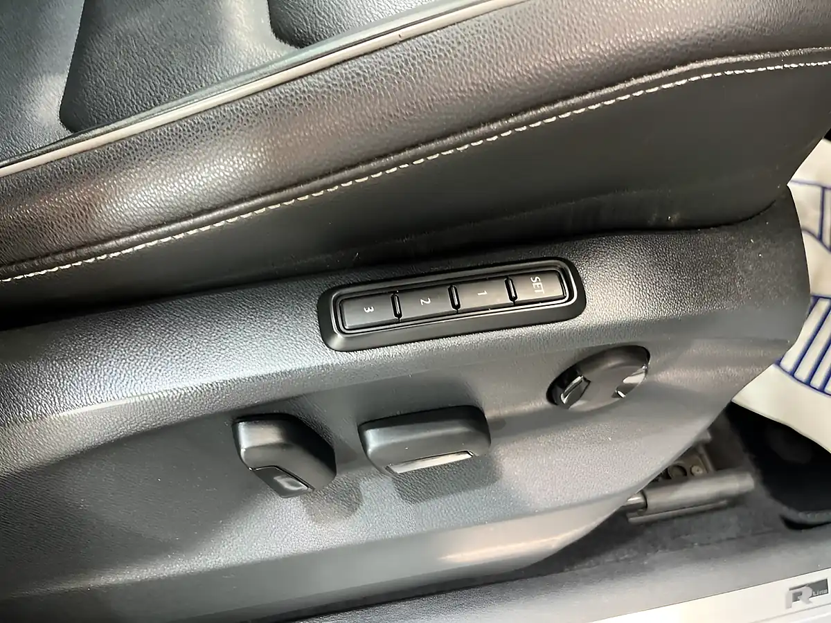 Used 2018 Volkswagen Tiguan R-Line White - Interior and Exterior details 14