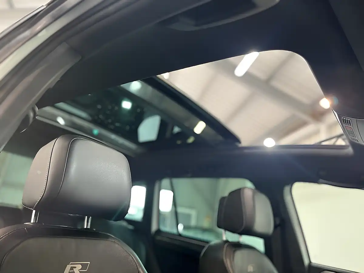 Used 2018 Volkswagen Tiguan R-Line White - Interior and Exterior details 16