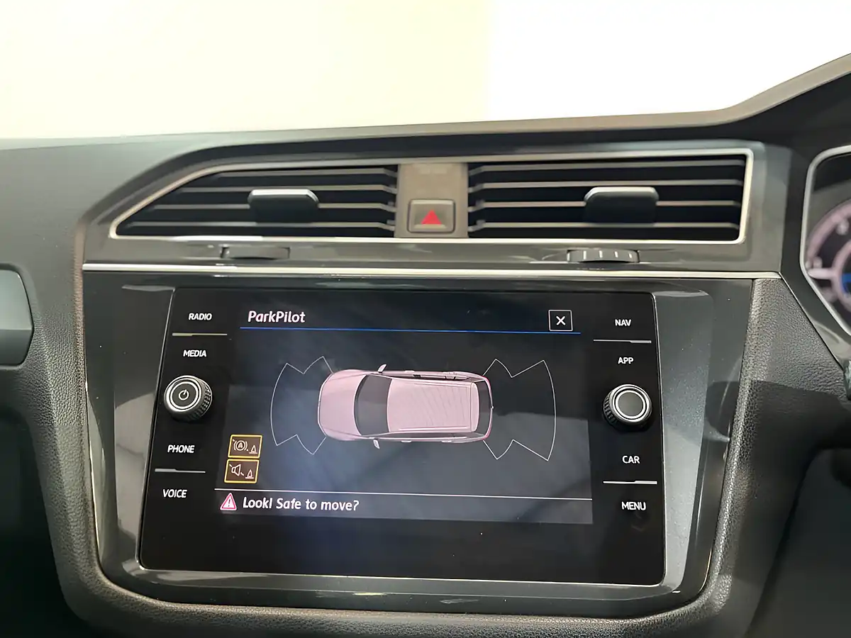 Used 2018 Volkswagen Tiguan R-Line White - Interior and Exterior details 19