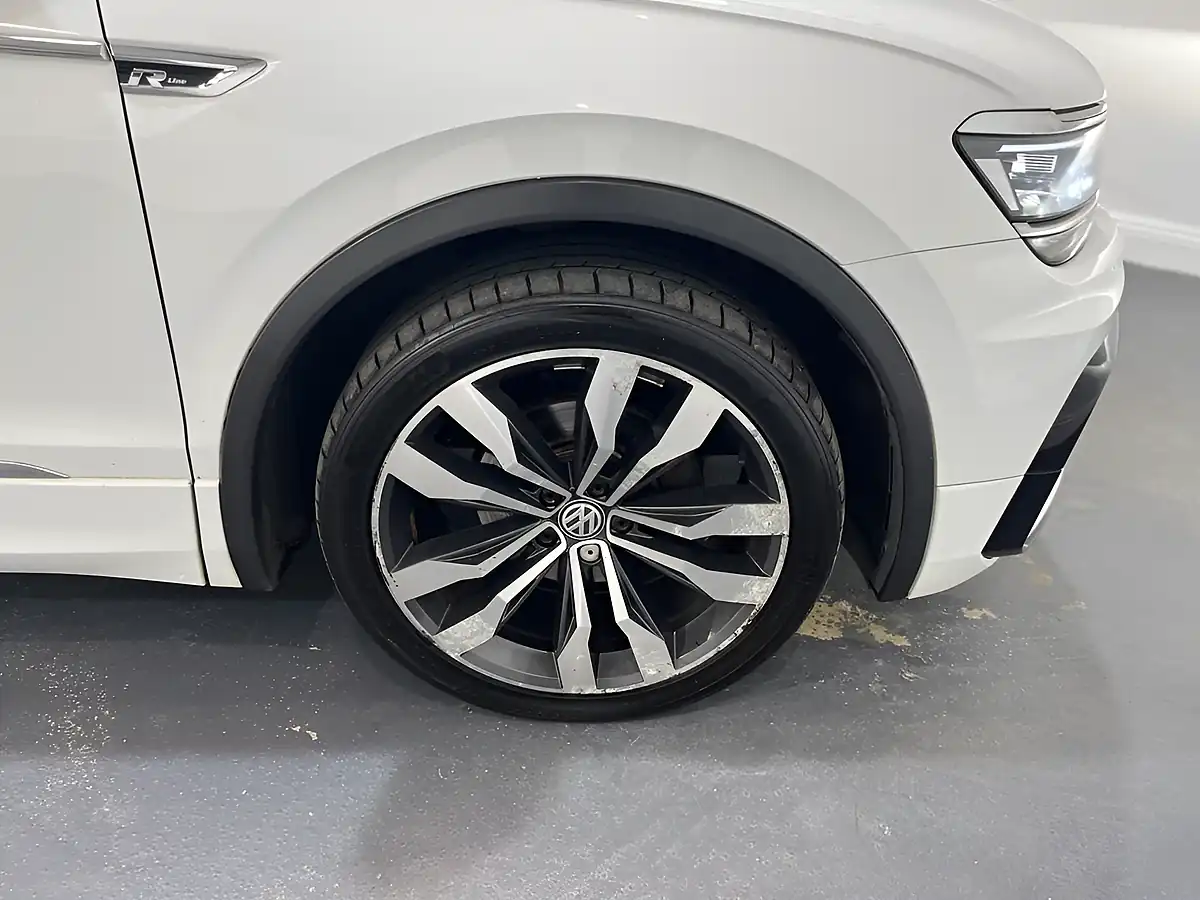 Used 2018 Volkswagen Tiguan R-Line White - Interior and Exterior details 7