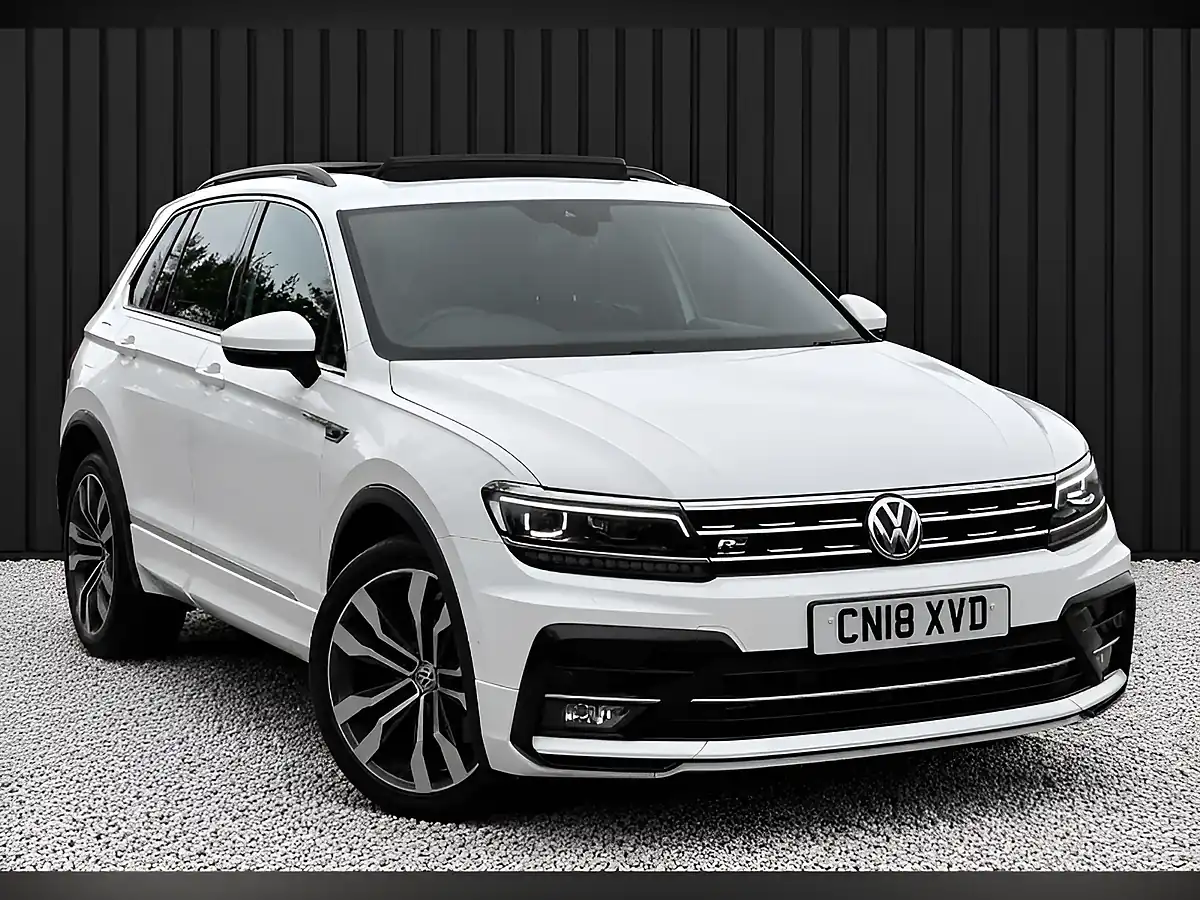 Used 2018 Volkswagen Tiguan R-Line White - Front View