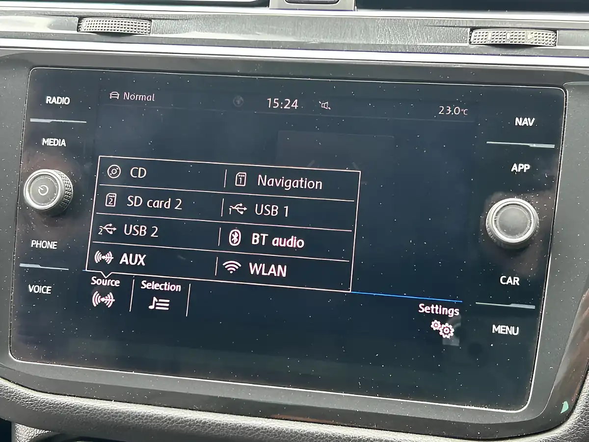 Used 2018 Volkswagen Tiguan R-Line White - Interior and Exterior details 16