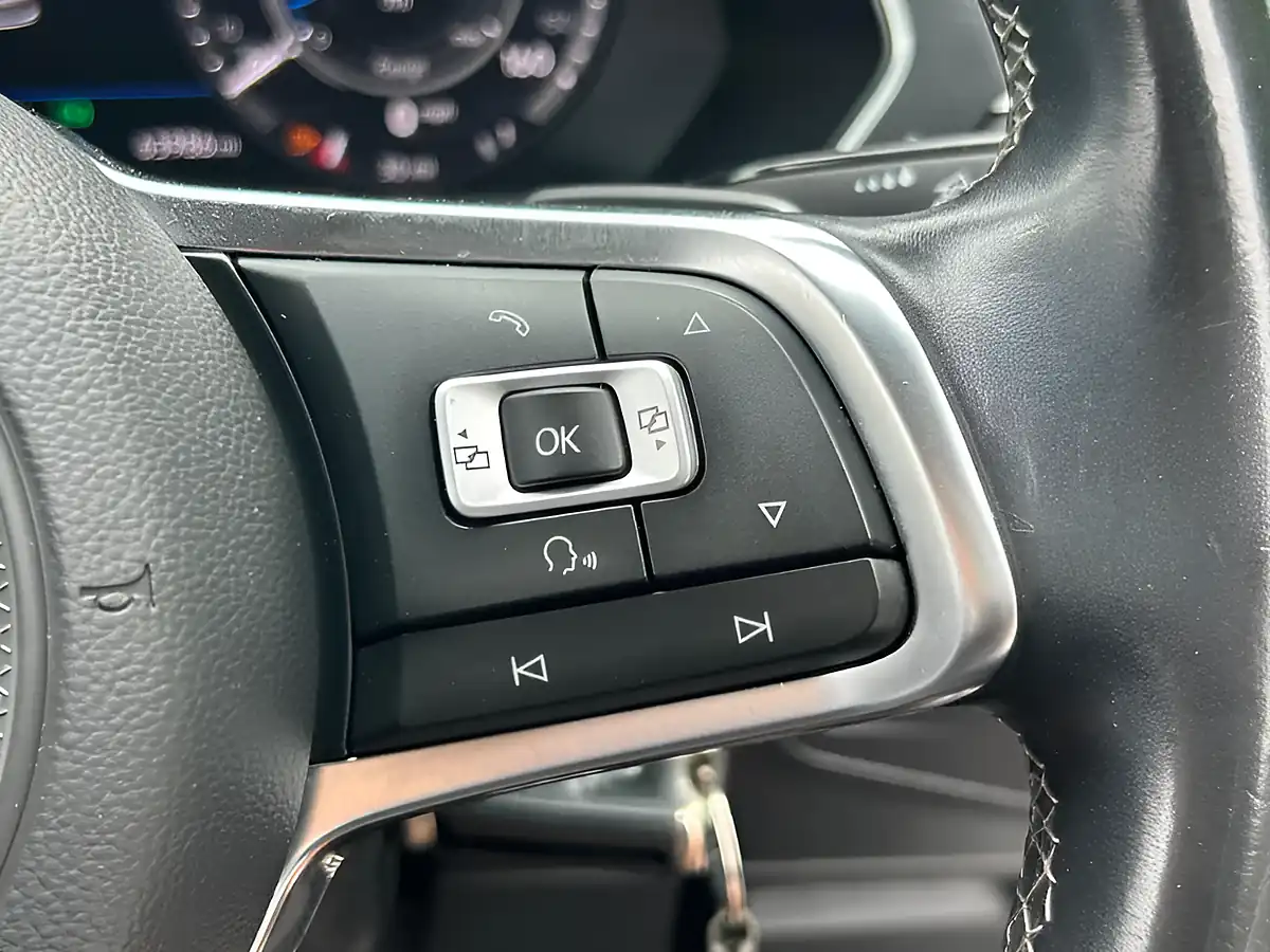 Used 2018 Volkswagen Tiguan R-Line White - Interior and Exterior details 17