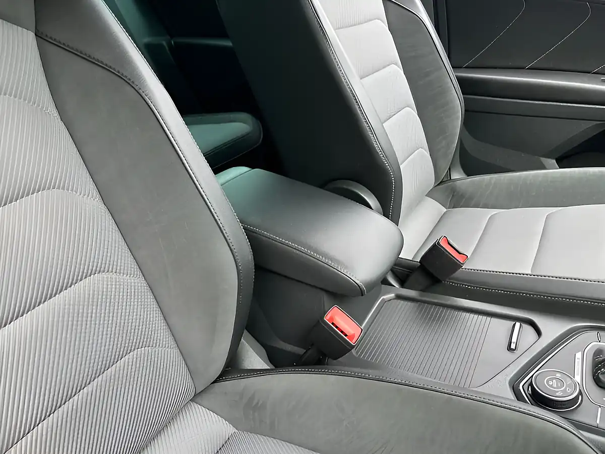 Used 2018 Volkswagen Tiguan R-Line White - Interior and Exterior details 19