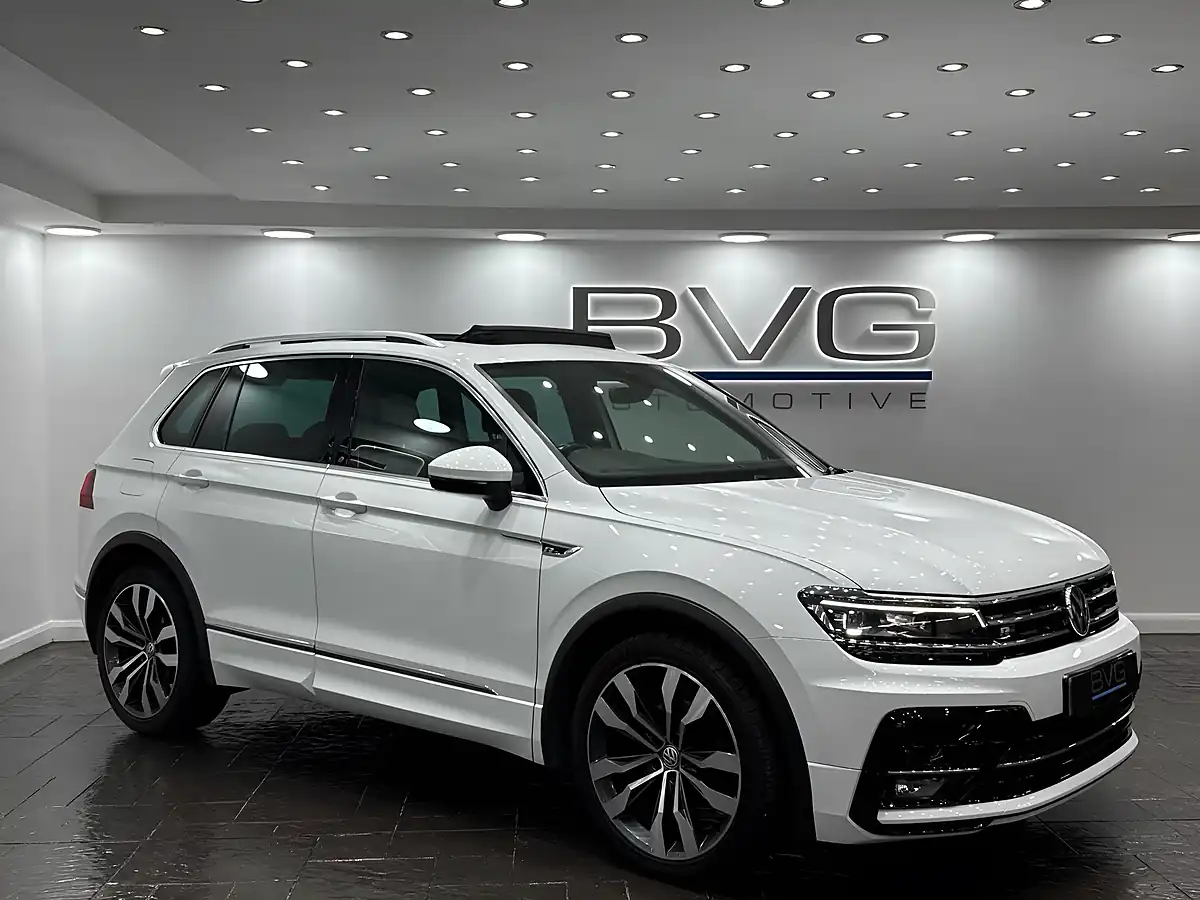 Used 2018 Volkswagen Tiguan R-Line White - Front View