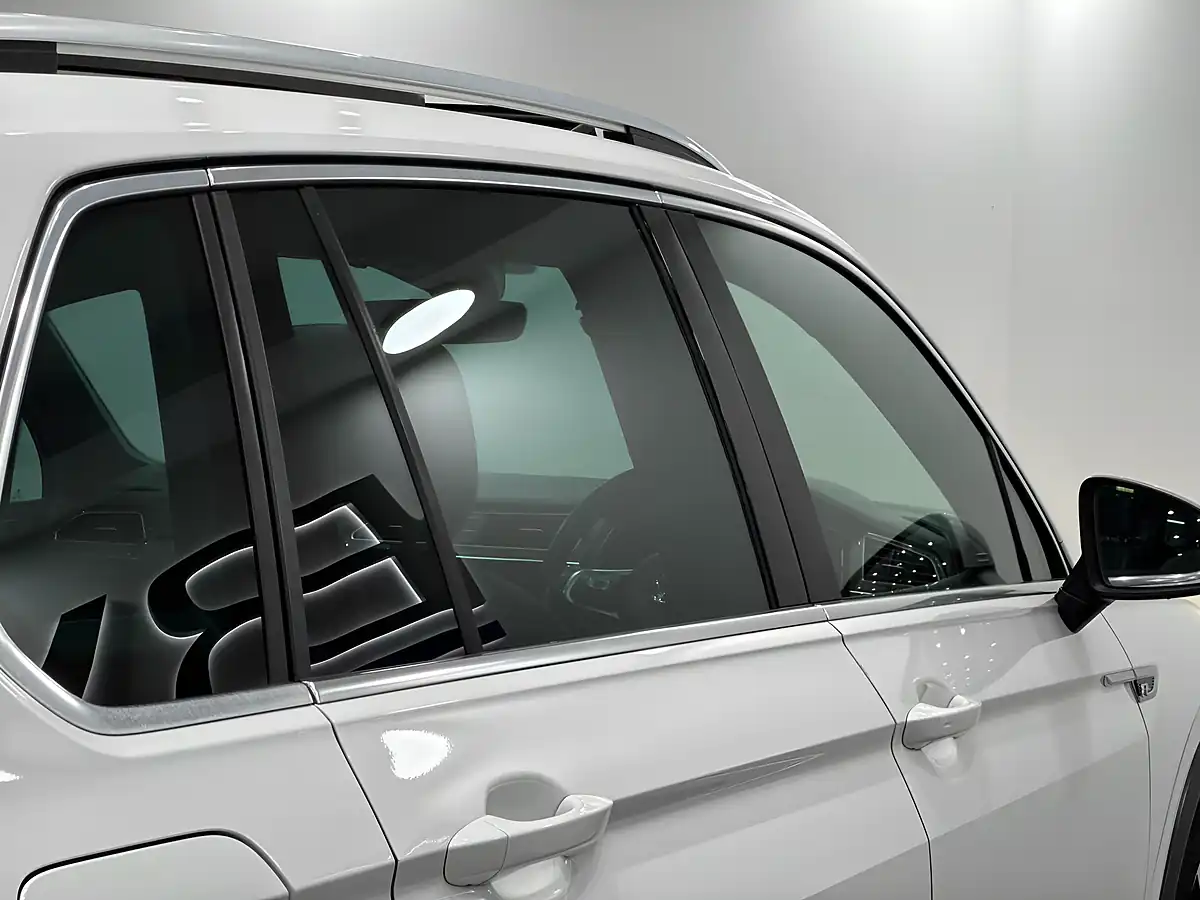 Used 2018 Volkswagen Tiguan R-Line White - Interior and Exterior details 12