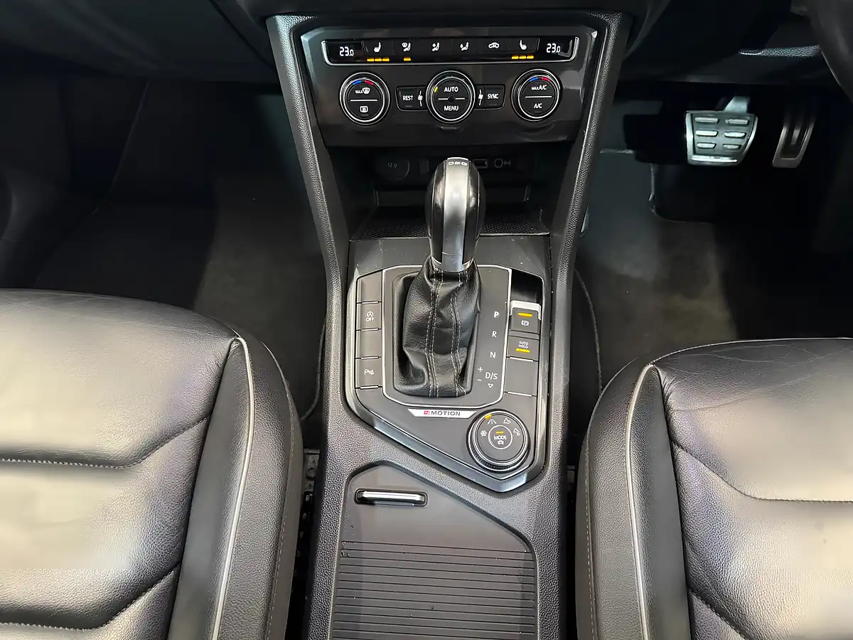Used 2018 Volkswagen Tiguan R-Line White - Interior and Exterior details 13
