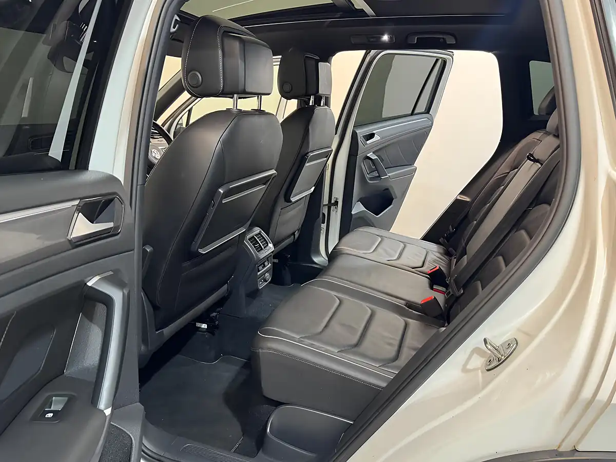 Used 2018 Volkswagen Tiguan R-Line White - Interior and Exterior details 15