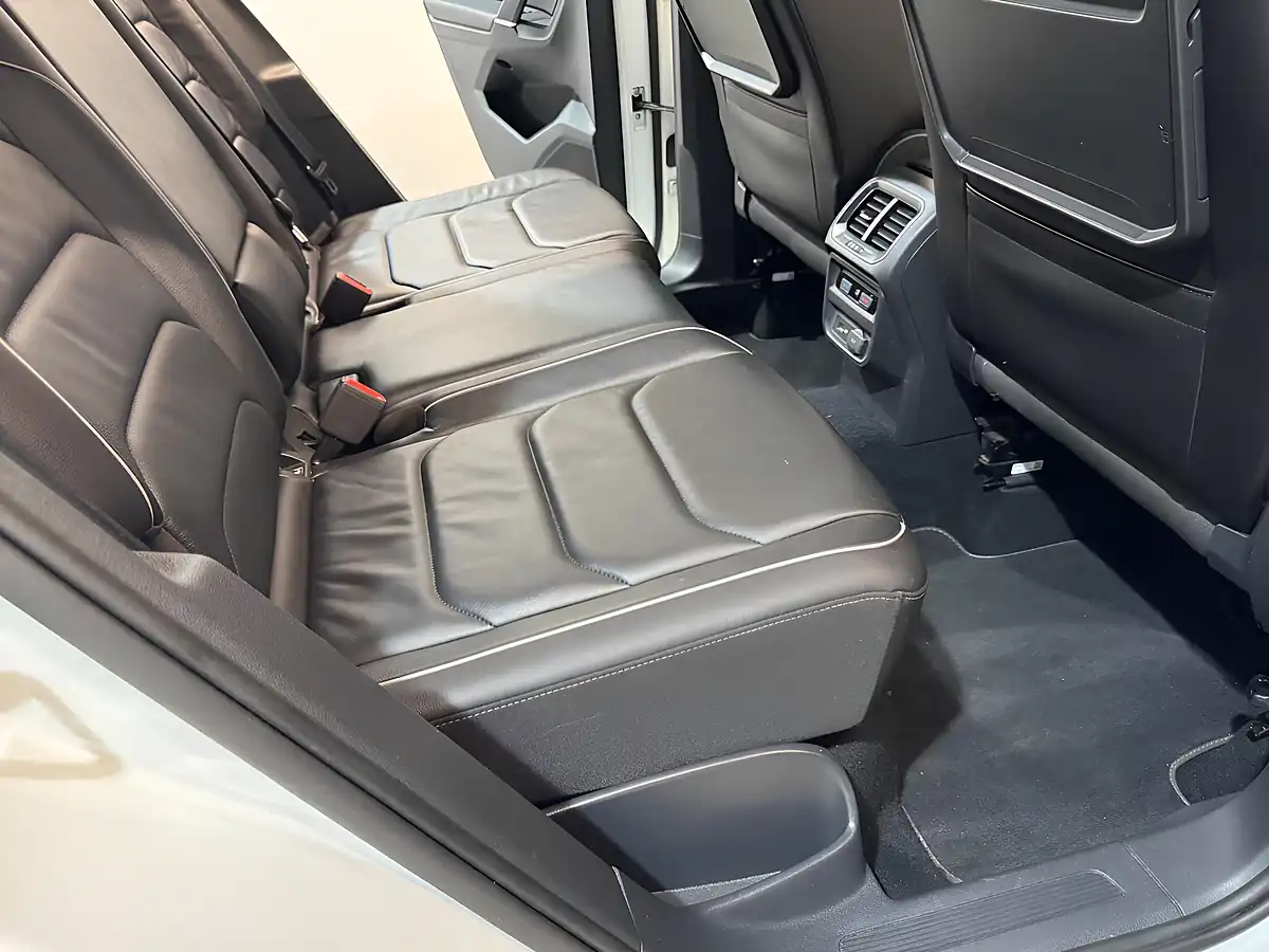 Used 2018 Volkswagen Tiguan R-Line White - Interior and Exterior details 17