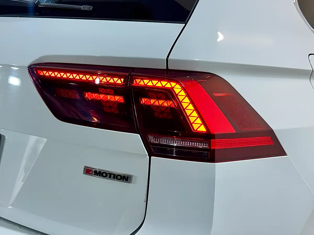 Used 2018 Volkswagen Tiguan R-Line White - Interior and Exterior details 19