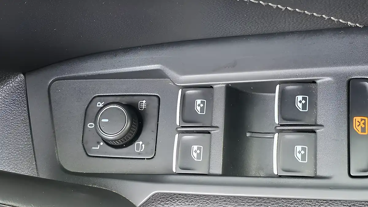 Used 2018 Volkswagen Tiguan R-Line White - Interior and Exterior details 13