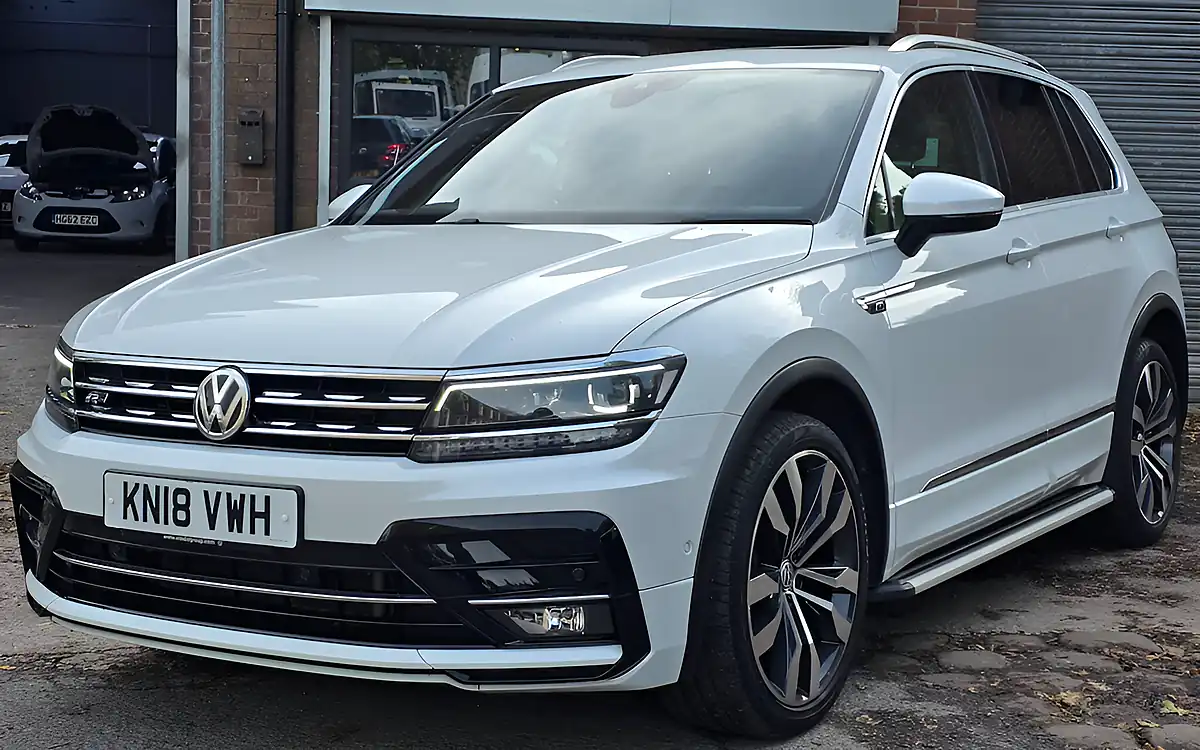 Used 2018 Volkswagen Tiguan R-Line White - Interior and Exterior details 3