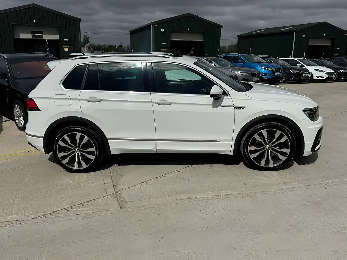 Used 2018 Volkswagen Tiguan R-Line White - Interior and Exterior details 10