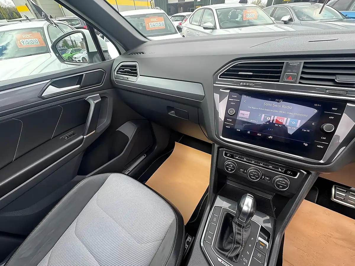 Used 2018 Volkswagen Tiguan R-Line White - Interior and Exterior details 13