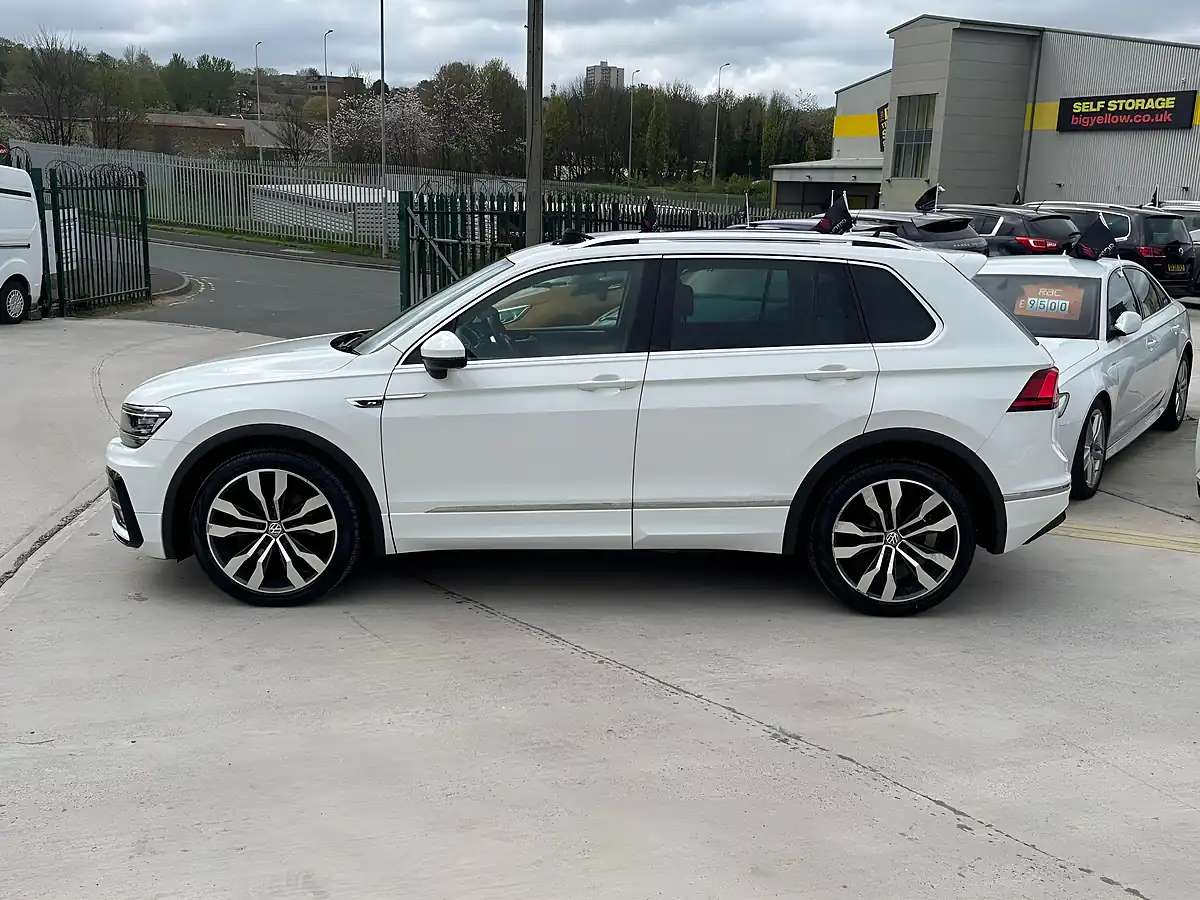 Used 2018 Volkswagen Tiguan R-Line White - Interior and Exterior details 8
