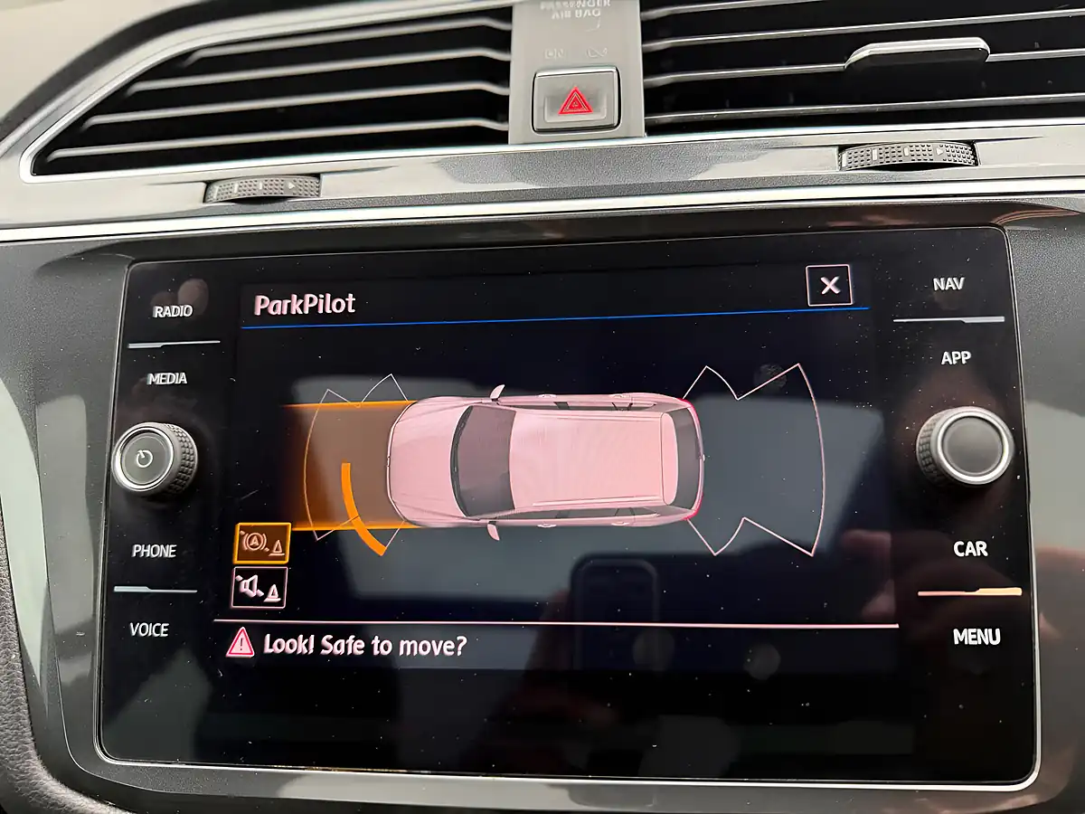 Used 2018 Volkswagen Tiguan R-Line White - Interior and Exterior details 17