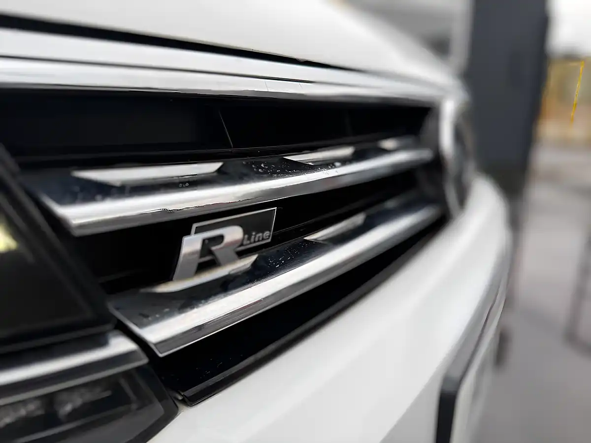 Used 2018 Volkswagen Tiguan R-Line White - Interior and Exterior details 20