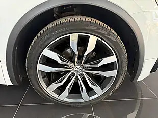 Used 2018 Volkswagen Tiguan R-Line White - Interior and Exterior details 20