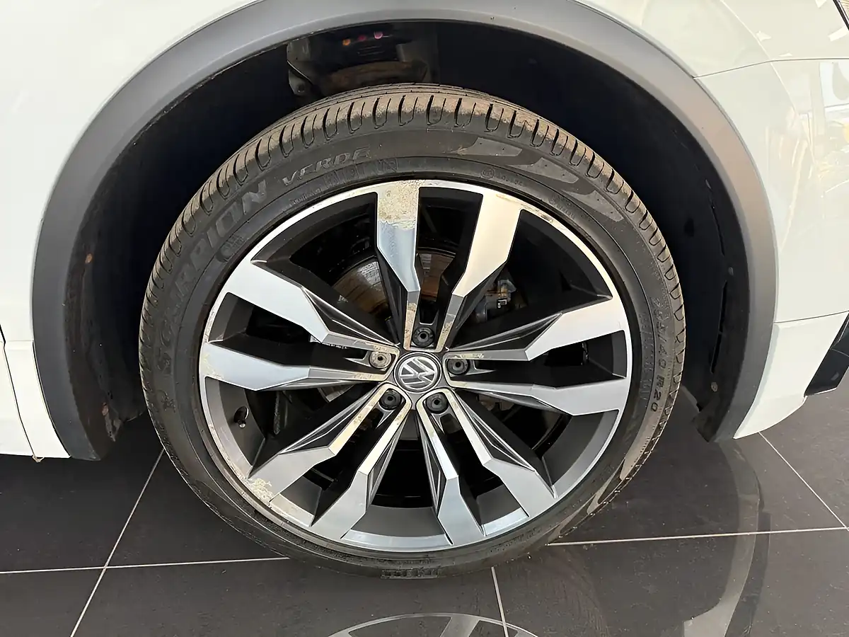 Used 2018 Volkswagen Tiguan R-Line White - Interior and Exterior details 20