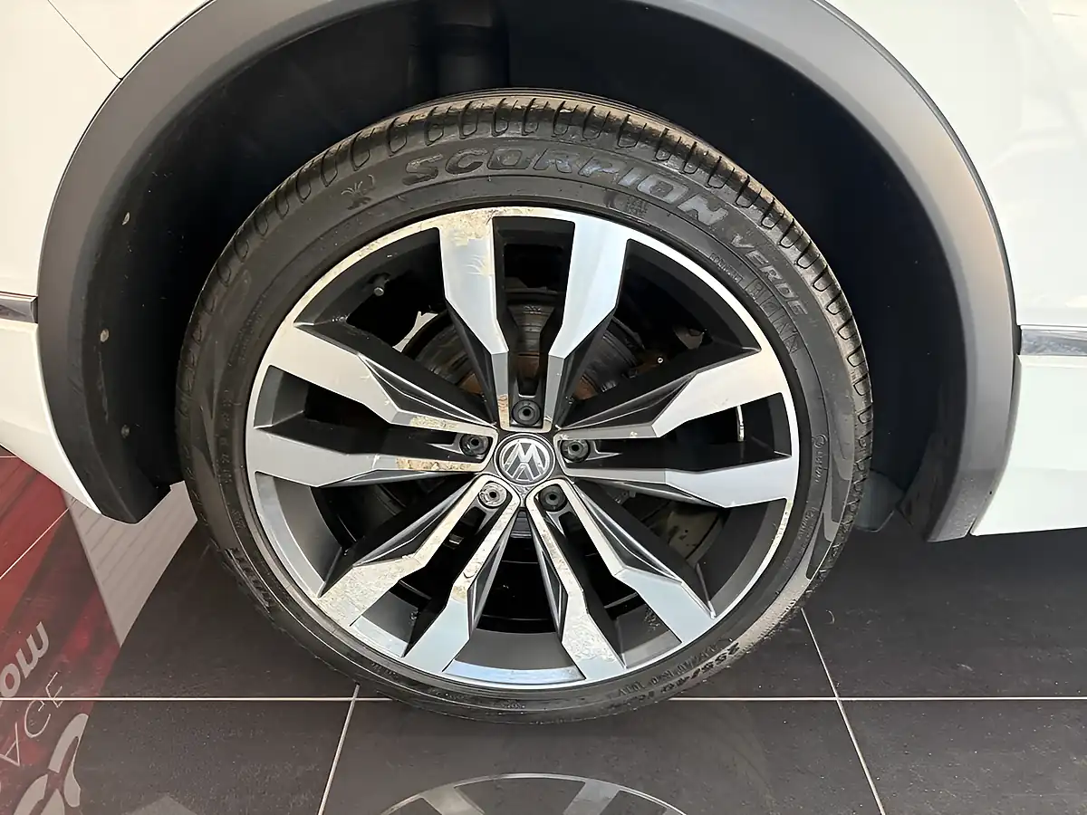 Used 2018 Volkswagen Tiguan R-Line White - Interior and Exterior details 3
