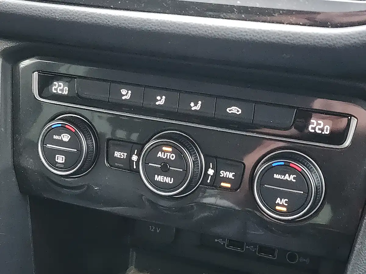 Used 2018 Volkswagen Tiguan Se Black - Interior and Exterior details 13