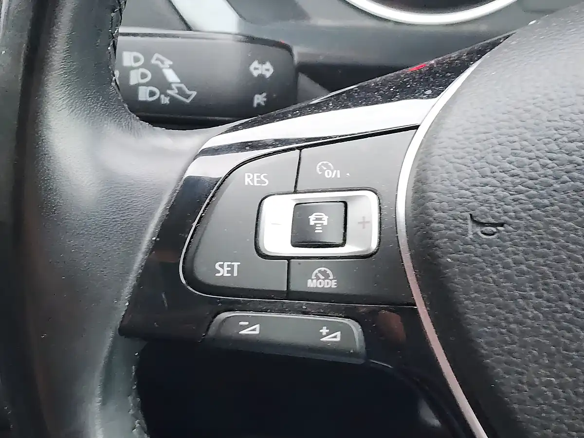 Used 2018 Volkswagen Tiguan Se Black - Interior and Exterior details 15