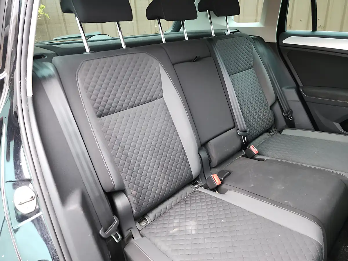 Used 2018 Volkswagen Tiguan Se Black - Interior and Exterior details 17
